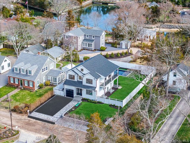 405 S Oakwood Drive, Laurel, NY 11948