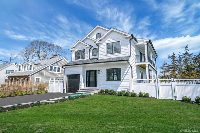 405 S Oakwood Drive, Laurel, NY 11948
