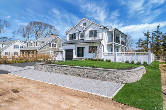 405 S Oakwood Drive, Laurel, NY 11948