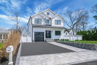 405 S Oakwood Drive, Laurel, NY 11948
