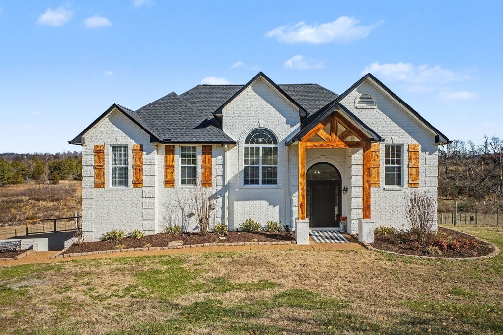 1836 Grace Dr, Columbia, TN 38401