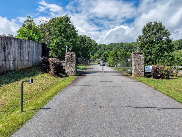 124 Meadow Brooke Lane, Young Harris, GA 30582