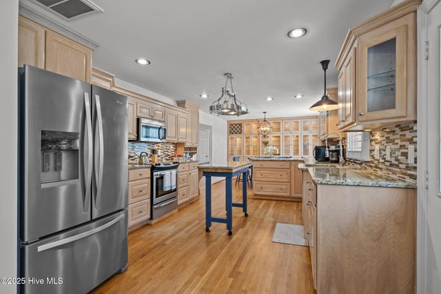 415 Hillcrest Drive, Morehead City, NC 28557