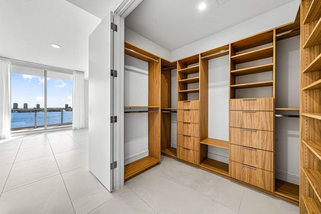 220 Lake Shore Drive 1010, Lake Park, FL 33403