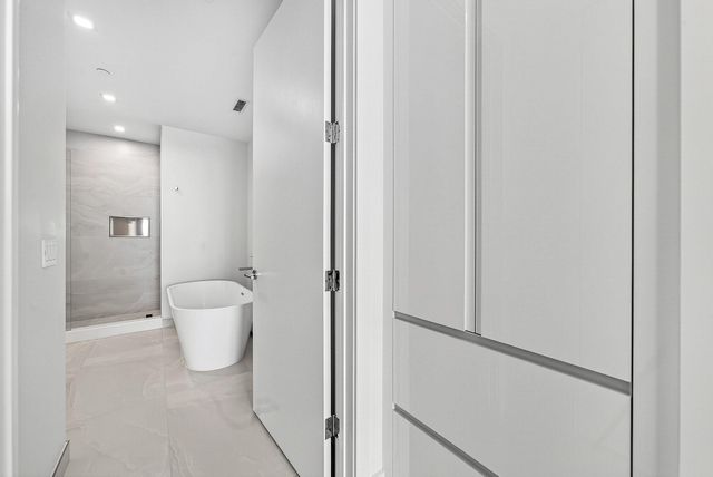 220 Lake Shore Drive 1010, Lake Park, FL 33403