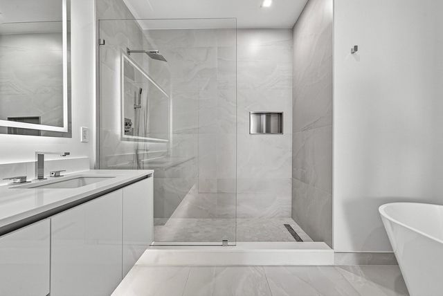 220 Lake Shore Drive 1010, Lake Park, FL 33403