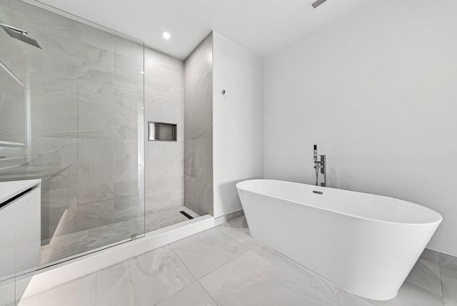 220 Lake Shore Drive 1010, Lake Park, FL 33403