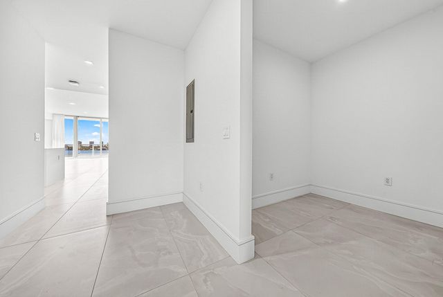 220 Lake Shore Drive 1010, Lake Park, FL 33403