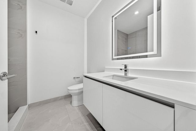 220 Lake Shore Drive 1010, Lake Park, FL 33403