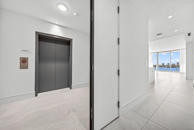 220 Lake Shore Drive 1010, Lake Park, FL 33403