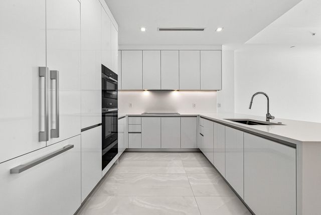 220 Lake Shore Drive 1010, Lake Park, FL 33403