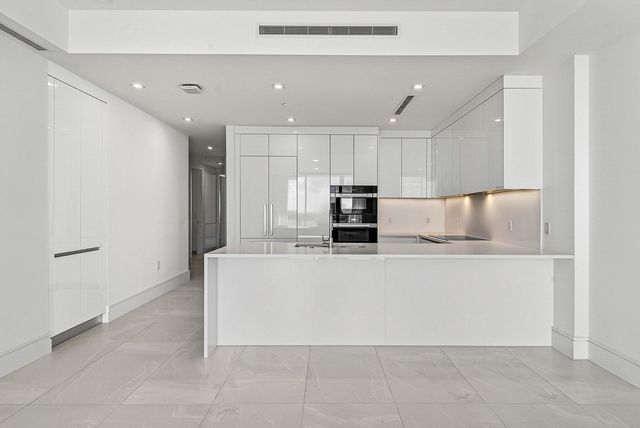 220 Lake Shore Drive 1010, Lake Park, FL 33403