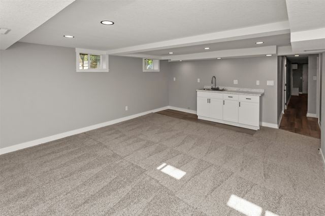 3845 Sherman Boulevard, Des Moines, IA 50310