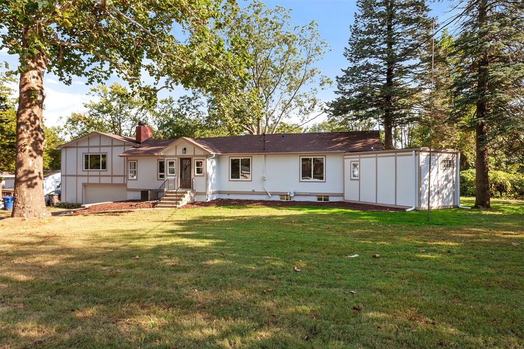 3845 Sherman Boulevard, Des Moines, IA 50310