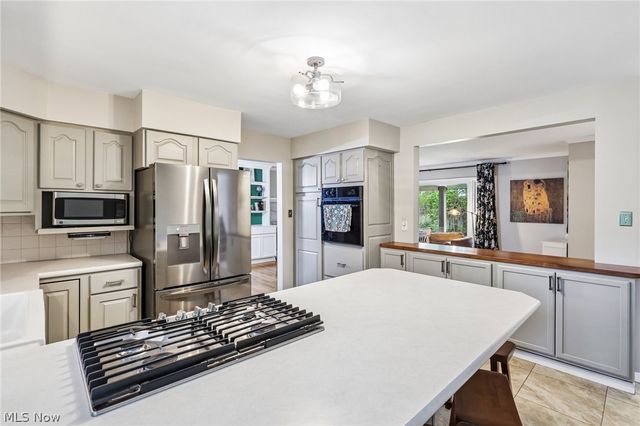 944 Wallwood Drive, Copley, OH 44321
