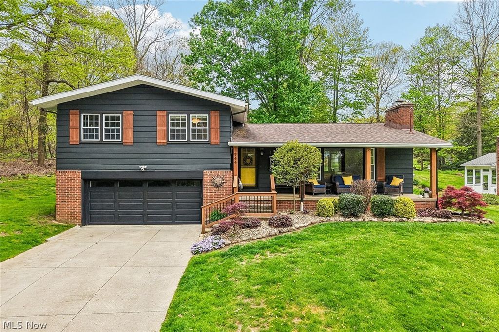 944 Wallwood Drive, Copley, OH 44321