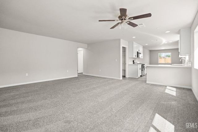 612 Poinsettia Street, Bakersfield, CA 93307