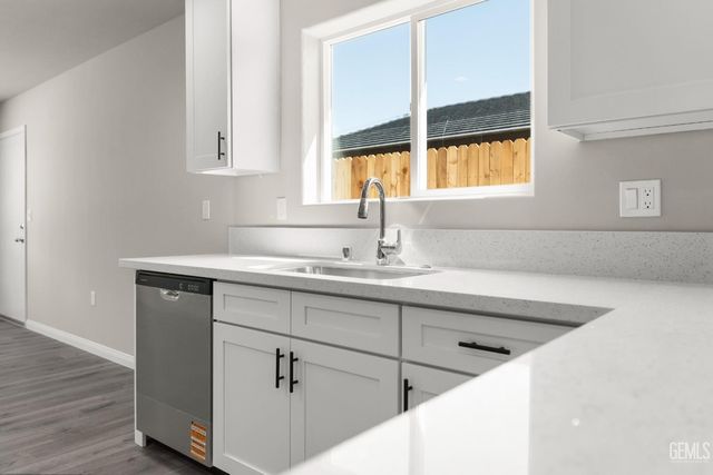 612 Poinsettia Street, Bakersfield, CA 93307