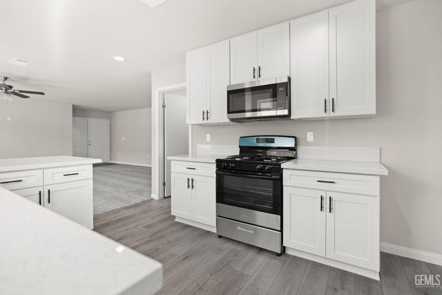 612 Poinsettia Street, Bakersfield, CA 93307