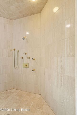 6 Wolf Pen Ln, Prospect, KY 40059