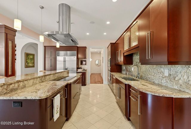 6 Wolf Pen Ln, Prospect, KY 40059