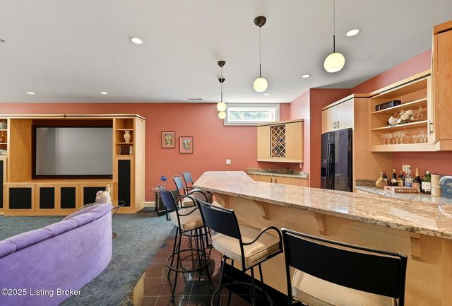 6 Wolf Pen Ln, Prospect, KY 40059