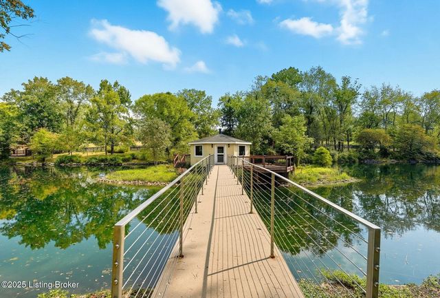 6 Wolf Pen Ln, Prospect, KY 40059