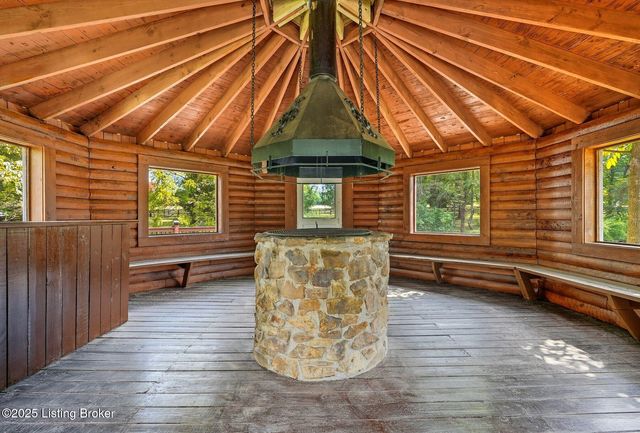 6 Wolf Pen Ln, Prospect, KY 40059