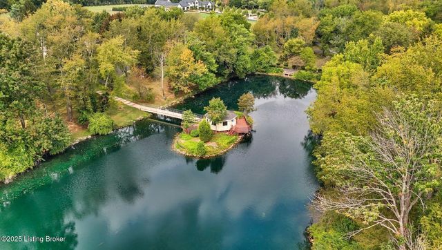 6 Wolf Pen Ln, Prospect, KY 40059