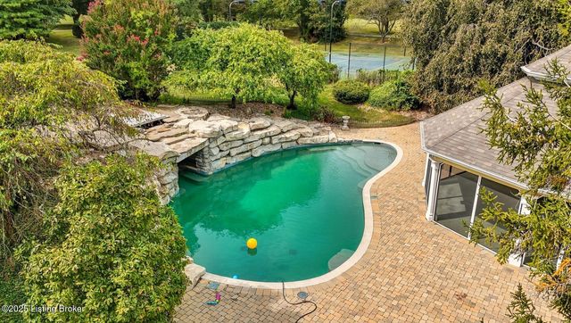 6 Wolf Pen Ln, Prospect, KY 40059
