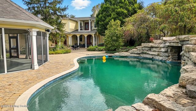 6 Wolf Pen Ln, Prospect, KY 40059