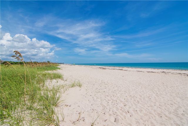 900 Jasmine Lane 203A, Vero Beach, FL 32963