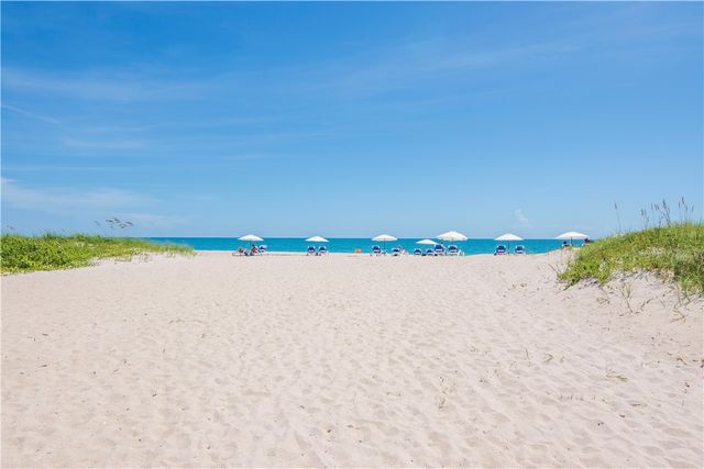 900 Jasmine Lane 203A, Vero Beach, FL 32963