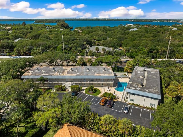 900 Jasmine Lane 203A, Vero Beach, FL 32963