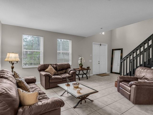 4209 Pinewood Ln, Weston, FL 33331