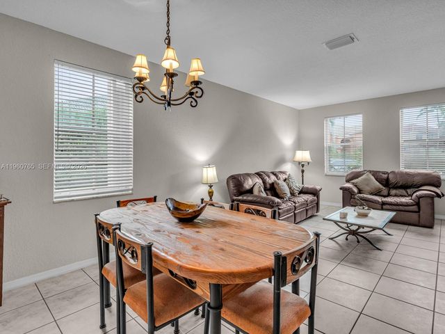 4209 Pinewood Ln, Weston, FL 33331