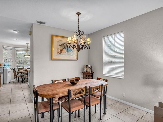 4209 Pinewood Ln, Weston, FL 33331