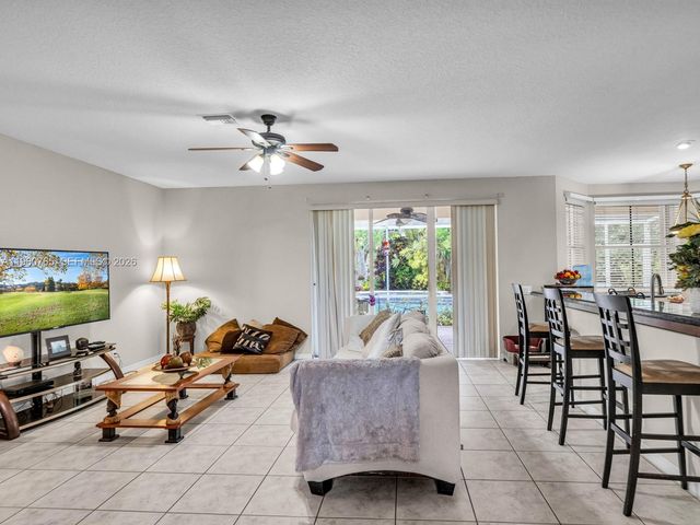 4209 Pinewood Ln, Weston, FL 33331