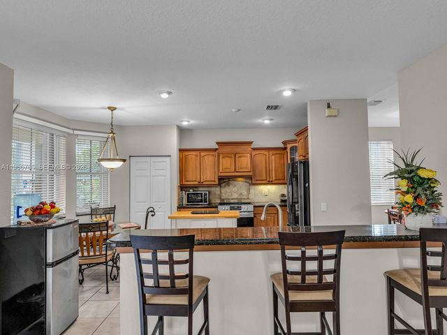 4209 Pinewood Ln, Weston, FL 33331