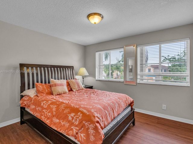 4209 Pinewood Ln, Weston, FL 33331