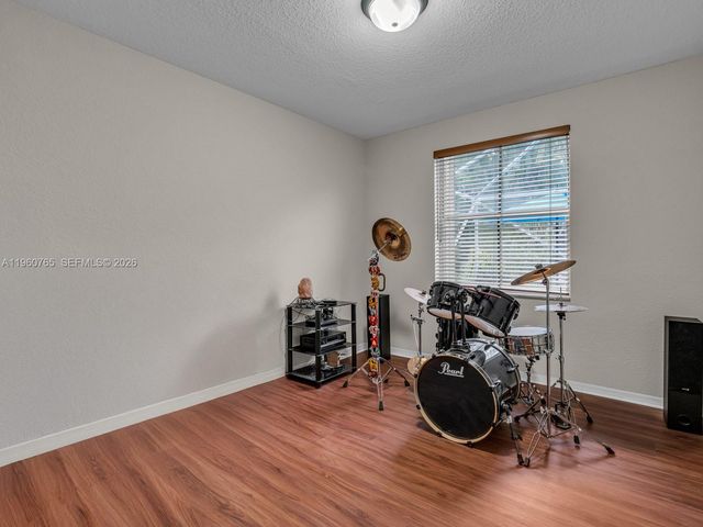 4209 Pinewood Ln, Weston, FL 33331