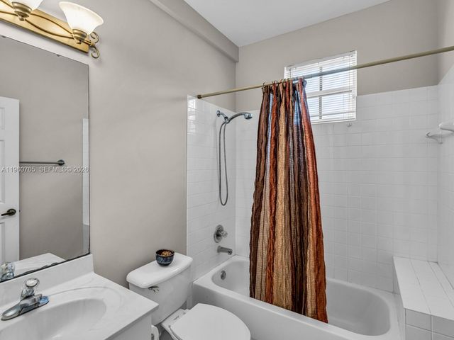 4209 Pinewood Ln, Weston, FL 33331