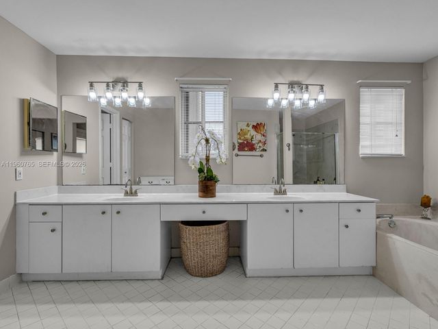 4209 Pinewood Ln, Weston, FL 33331