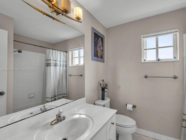 4209 Pinewood Ln, Weston, FL 33331