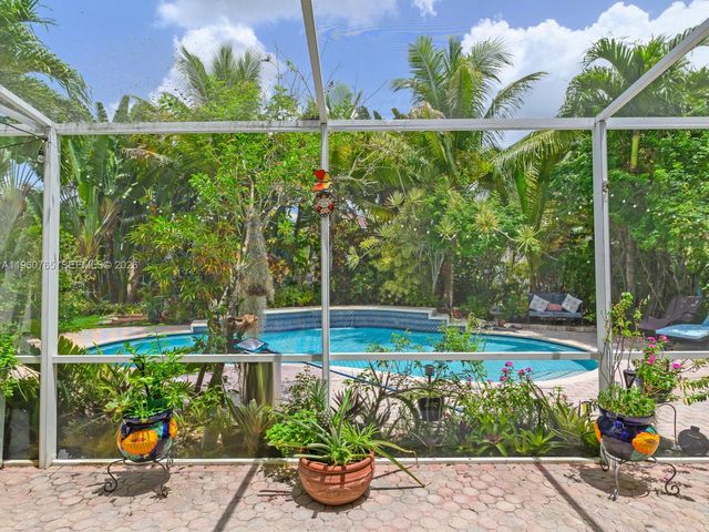 4209 Pinewood Ln, Weston, FL 33331