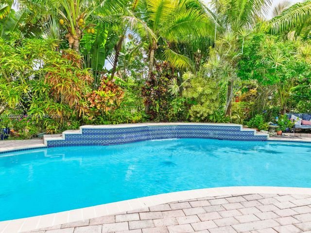 4209 Pinewood Ln, Weston, FL 33331