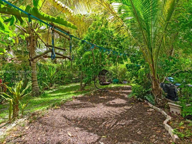 4209 Pinewood Ln, Weston, FL 33331