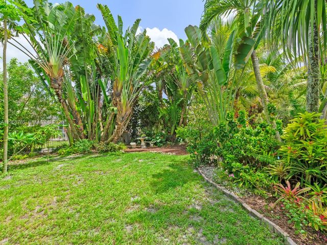 4209 Pinewood Ln, Weston, FL 33331