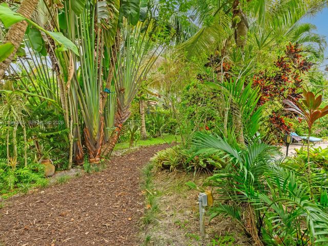 4209 Pinewood Ln, Weston, FL 33331