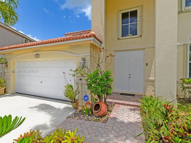 4209 Pinewood Ln, Weston, FL 33331